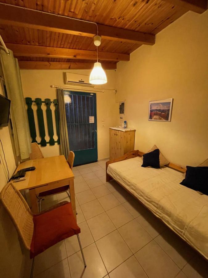Maria'S Haus In Artemida Apartment ภายนอก รูปภาพ