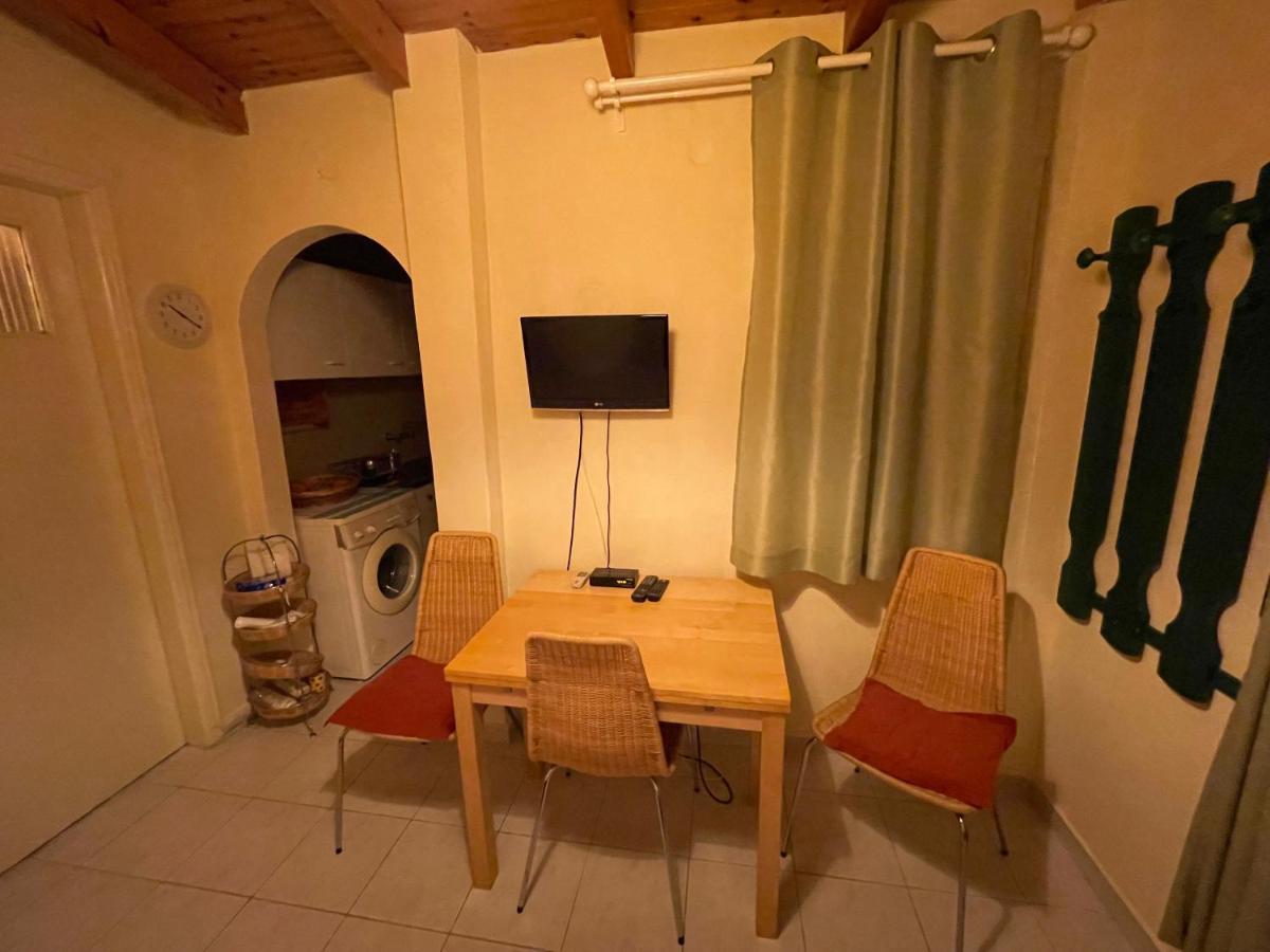 Maria'S Haus In Artemida Apartment ภายนอก รูปภาพ