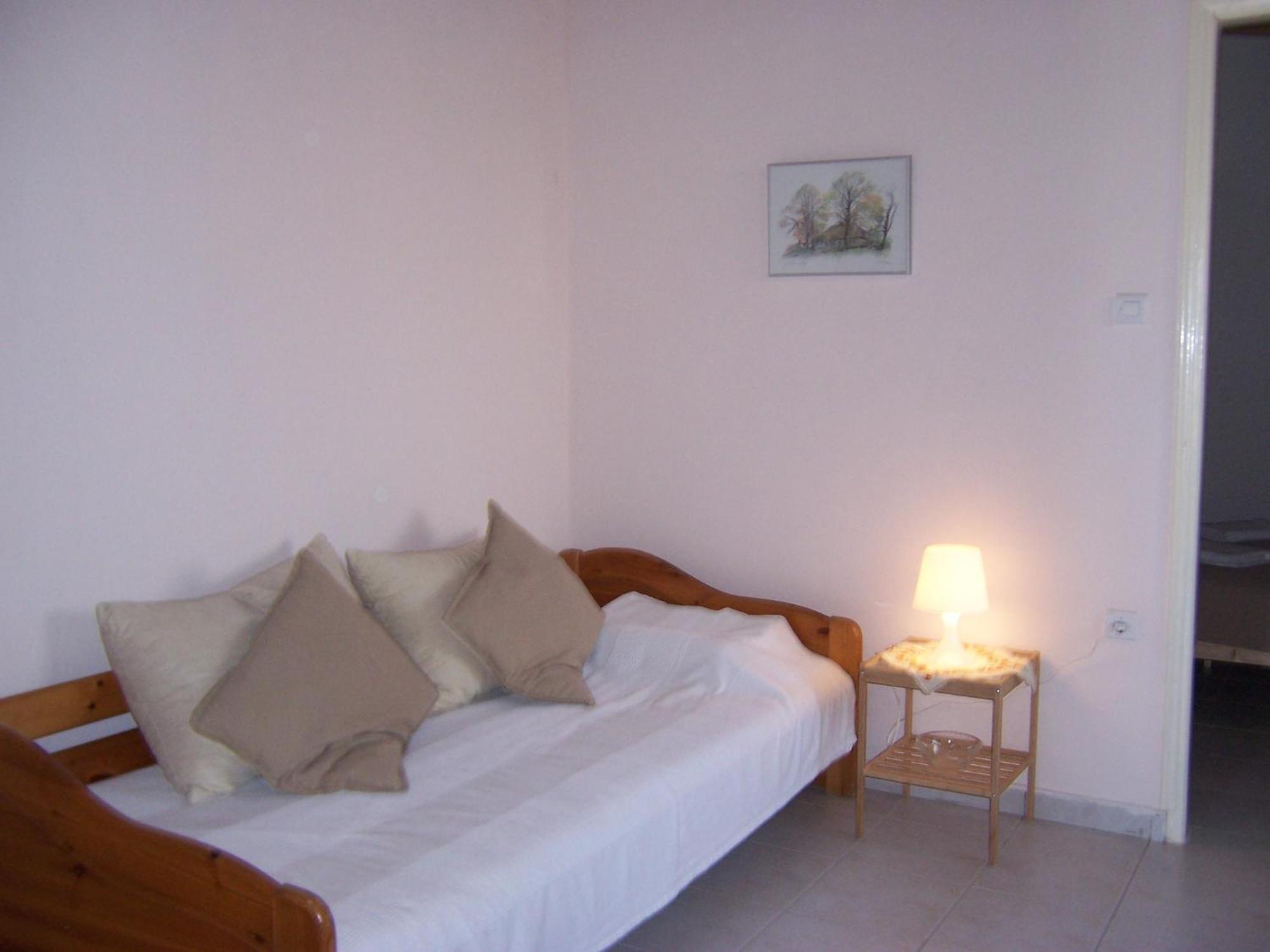 Maria'S Haus In Artemida Apartment ภายนอก รูปภาพ