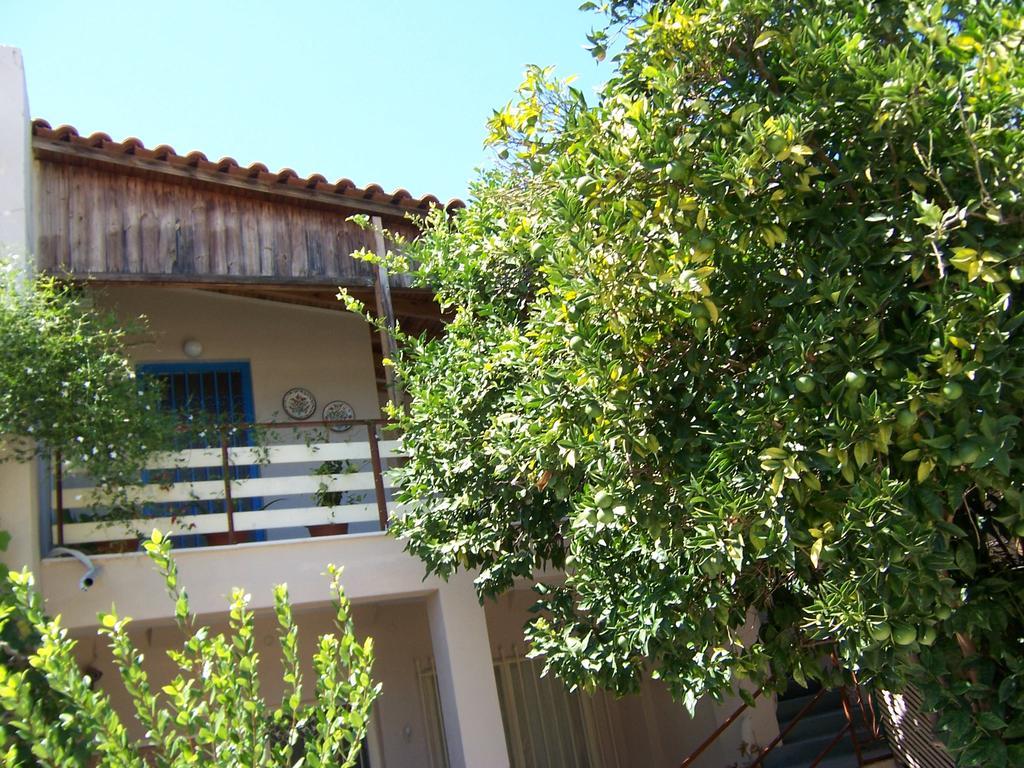 Maria'S Haus In Artemida Apartment ภายนอก รูปภาพ
